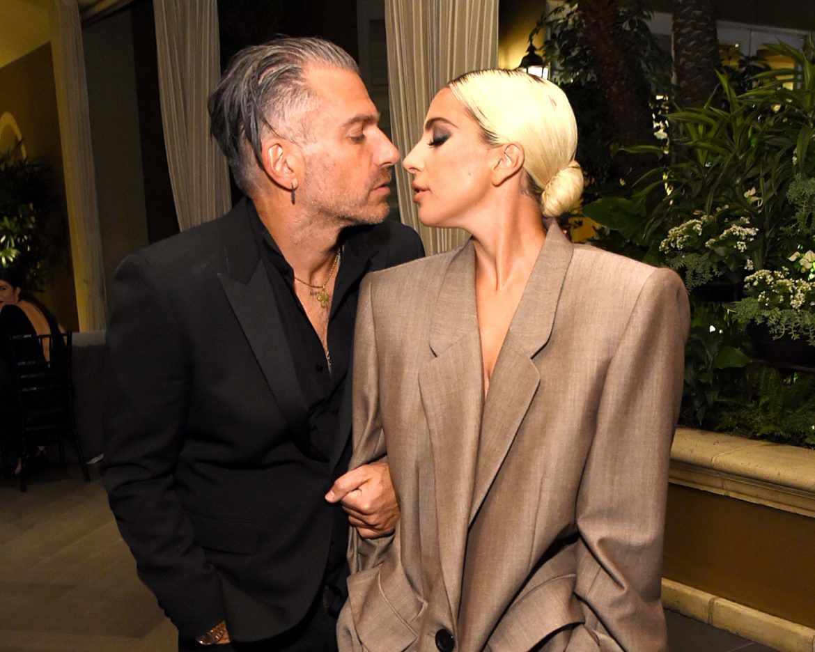 “A Love Is Born”: Lady Gaga sposa l’agente delle star Christian Carino.