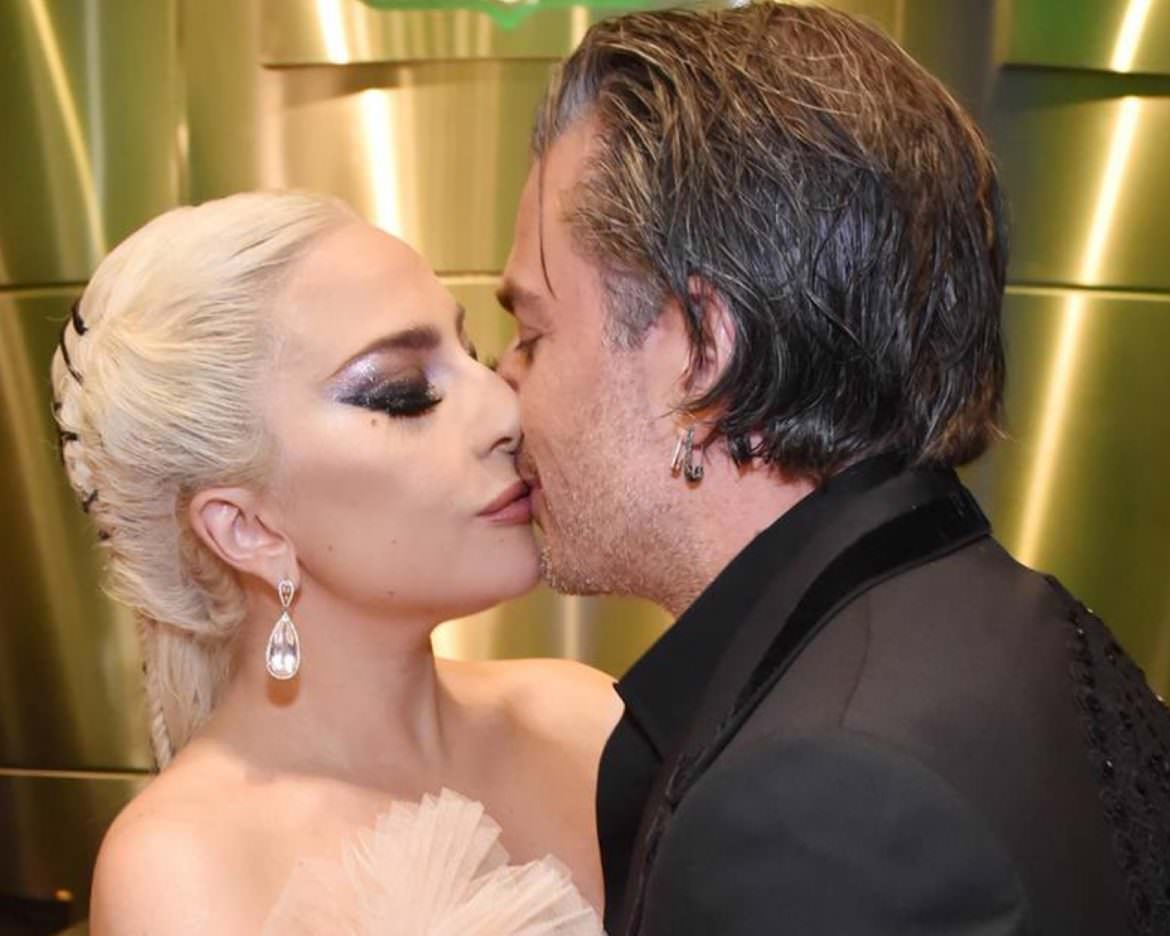 “A Love Is Born”: Lady Gaga sposa l’agente delle star Christian Carino.